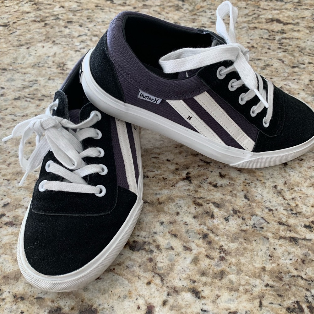 Hurley boys size 4 shoe
